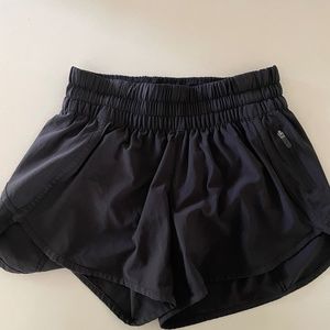 Lululemon Tracker Short size 6
